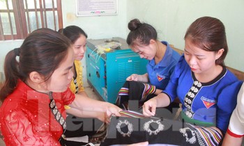 Lớp học văn hóa Thái miễn phí cho đoàn viên thanh niên
