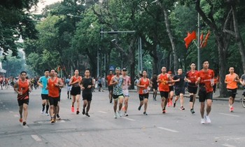Mừng Quốc khánh theo cách của các vận động viên chạy bộ