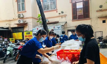 Những suất ăn nghĩa tình chống dịch