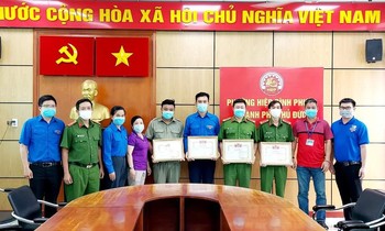 Thành Đoàn TP. Thủ Đức khen thưởng “nóng” cho đoàn viên tham gia chống dịch