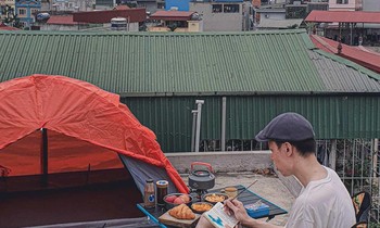 Trong mùa dịch, giới trẻ nở rộ trào lưu "cắm trại tại nhà"