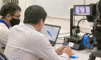 Chế “thiết bị tai giả” giúp giảm đau khi đeo khẩu trang y tế