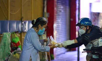 Đong đầy yêu thương với dự án “Bánh mì Sài Gòn 0 đồng”