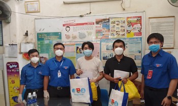 Thăm, động viên đội hình tình nguyện phòng, chống, ứng phó với dịch COVID-19