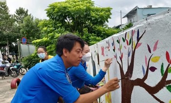 Bạn trẻ TP. HCM hưởng ứng hoạt động cao điểm ‘Chiến sĩ tình nguyện xây dựng văn minh đô thị'