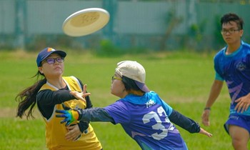 Thể thao 'nhẹ nhàng' cùng ném đĩa bay