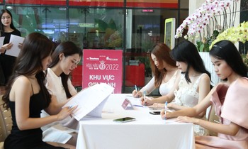 Nhiều sinh viên tham gia vòng Sơ khảo 'Hoa hậu Việt Nam 2022' khu vực phía Nam