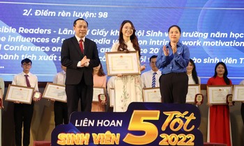 Tuyên dương 275 gương 'Sinh viên 5 tốt' cấp ĐHQG TP. HCM