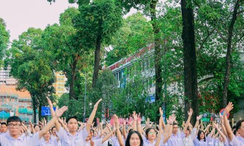 Mãn nhãn với tiết mục đồng diễn ca khúc ‘Hát mãi bài ca sinh viên Thành phố Bác’