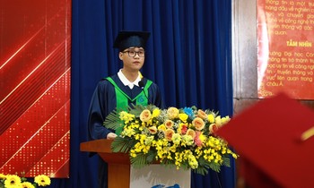 Nam sinh học song ngành và bảng thành tích ấn tượng