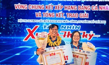 Nam sinh viên năm thứ nhất trở thành Quán quân Hội thi “Tầm nhìn xuyên thế kỷ”