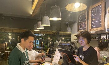 Một ngày làm thêm của nữ sinh Học viện Báo chí và Tuyên truyền
