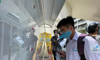 Bộ GD&ĐT sẽ điều chỉnh xét tuyển ĐH 1 lần sau hai đợt thi, đảm bảo công bằng cho thí sinh
