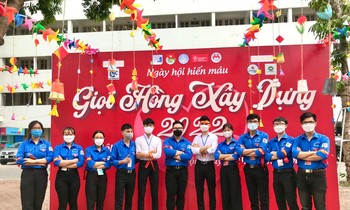 Chương trình hiến máu 'Giọt hồng Xây dựng 2022' thu hút hàng trăm người tham dự