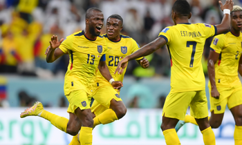 Qatar 0-2 Ecuador: Chênh chếch đẳng cấp và sang trọng, thất bại kém cỏi kinh nghiệm