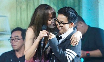 Lộ thiệp cưới của 'cặp nữ nghệ sĩ hot nhất V-biz', thời điểm và địa điểm gây xôn xao hơn