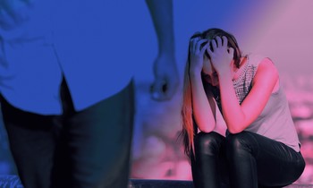 Chồng chuyển cho “tình cũ” 20 tỷ đồng, vợ có thể kiện ra tòa được không?