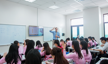Lương giảng viên đại học được tính như thế nào?