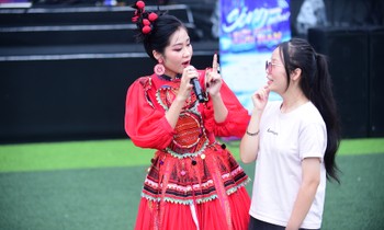 Nữ sinh Sư phạm so giọng xẩm Hà Nội cùng ca sĩ Hà MyO