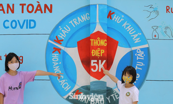 Con đường bích hoạ gần 200m tuyên truyền chống dịch COVID-19 tại Hà Nội