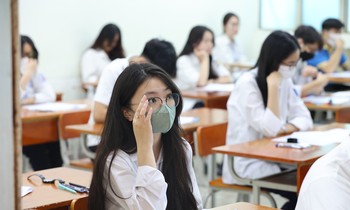 Đình chỉ thi 2 thí sinh và cán bộ liên quan do vi phạm quy chế thi