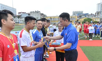 16 đội bóng tranh tài tại ‘Giải bóng đá Thanh niên công nhân’ khu vực phía Bắc