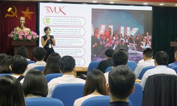 Sinh viên Hà Nội hào hứng dự sự kiện 'Hạ cánh nơi Anh'