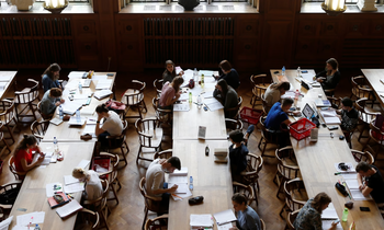 Đằng sau vẻ hào nhoáng của Harvard: Tỷ lệ sinh viên tự tử cao nhất nước Mỹ