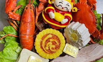 Thị trường túi giải hạn 'tam tai' sôi động; tôm hùm, cua khủng... vào mâm cúng Thần tài