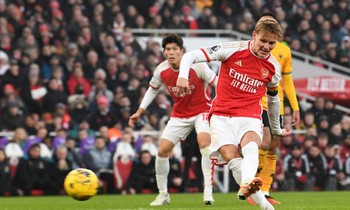 Đánh bại Wolves 2-1, Arsenal giữ chắc ngôi đầu Ngoại hạng