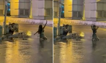 Cô gái ra đường tạo dáng chụp ảnh giữa mưa bão, không ai hiểu là kiểu nghệ thuật gì