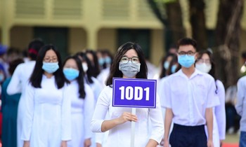 Học sinh TP.HCM được miễn học phí học kỳ I, hỗ trợ thiết bị học online