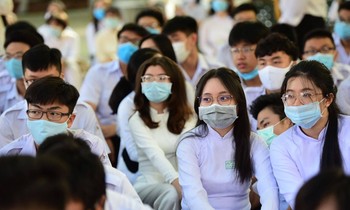 TP.HCM mở cửa từng bước, đến bao giờ học sinh các cấp mới có thể đi học trở lại?