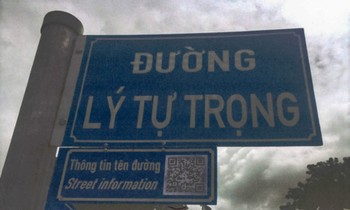 TP.HCM: Xuất hiện mã QR lạ trên bảng tên đường, teen thích thú “check-in” trừ hội sau