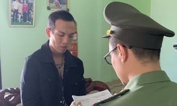 Công an TP Đà Nẵng bắt nhì đối tượng người dùng đem súng chuồn đề nghị nợ thuê