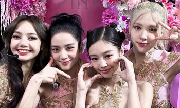 BLACKPINK chúc mừng kỷ niệm 7 năm debut: Rosé, Jisoo đăng ảnh chụp tại Hà Nội