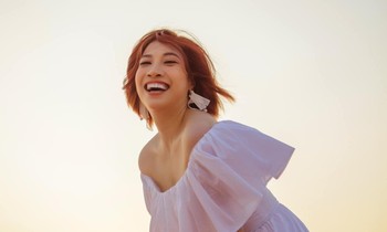 Một nữ ca sĩ bảo họ hàng nhà chồng là “khốn nạn tận cùng” nhưng lại được khán giả ủng hộ