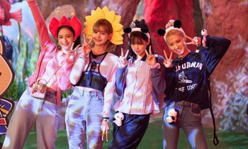Khi BLACKPINK không diện đồ hàng hiệu: Jennie hóa "thôn nữ" và cho Lisa mượn quần jeans?