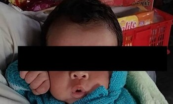 Bé 2 tháng tuổi bị bỏ rơi ở Quảng Nam với lá thư nhắn 'mẹ sợ con đói khóc lắm'