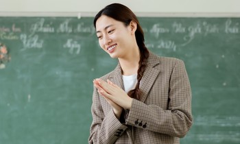 'Hoa hậu tri thức' Lương Thùy Linh tát sửa ngôi trường học tập, truyền động lực học hành mang lại học viên vùng cao