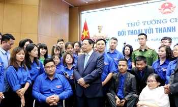 Thủ tướng tá nhà nước Phạm Minh Chính họp mặt và hội thoại với thanh niên đích ngày 26/3