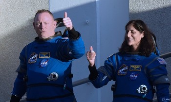 Hai phi hành gia Mỹ 'mắc kẹt' trong không gian
