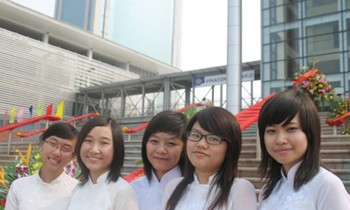 HS trường THPT chuyên Hà Nội -Amsterdam Ảnh: Quý Hiên