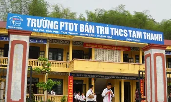 Mắc 'bệnh lạ', hàng chục nữ sinh phải nghỉ học