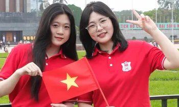 Đại học Y Hà Nội cấm sinh viên mặc váy ngắn, áo trễ cổ, quần jeans rách