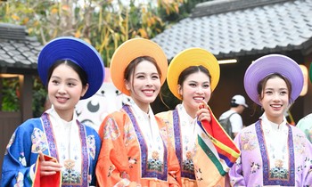 Dàn người đẹp Hoa hậu Việt Nam làm bánh, cắm hoa