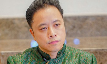 Showbiz 27/4: Victor Vũ cầu xin khán giả
