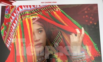 Nét đẹp thiếu nữ người Dao qua tác phẩm "Cô dâu người Dao" của tác giả Ngọc Như Hải (tỉnh Thái Nguyên) đạt huy chương Vàng -Ảnh: PV