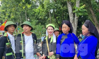 Hát giao duyên, tìm kiếm bạn tình. Ảnh: Duy Chiến