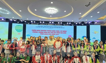 Hào hứng tham gia chương trình truyền thông phòng chống xâm hại trẻ em. Ảnh: Duy Chiến